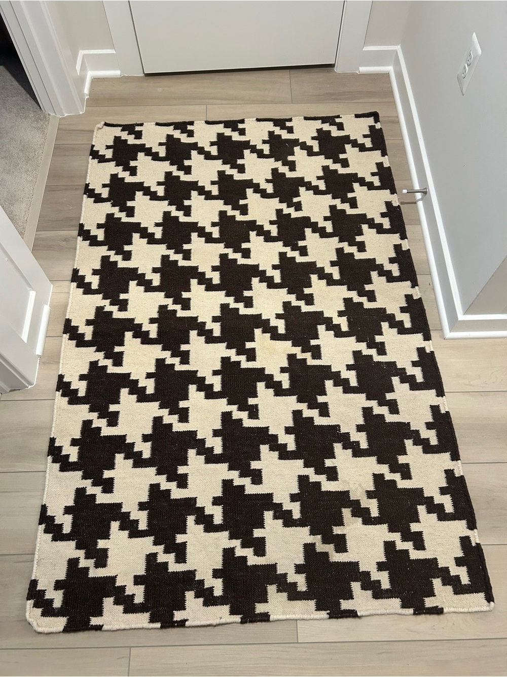 Brown and Cream Houndstooth Kiln Throw Rug